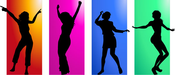 Das Foto zeigt vier Frauen vor vier verschiedenfarbigen Hintergründen beim Tanzen.